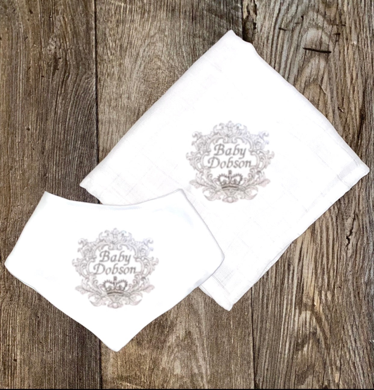 Fancy Crest Bib & Muslin Set