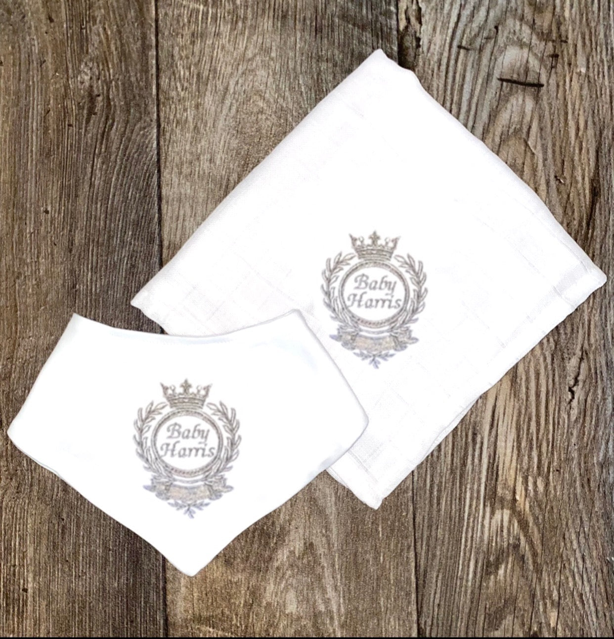 Crown Crest Bib & Muslin Set