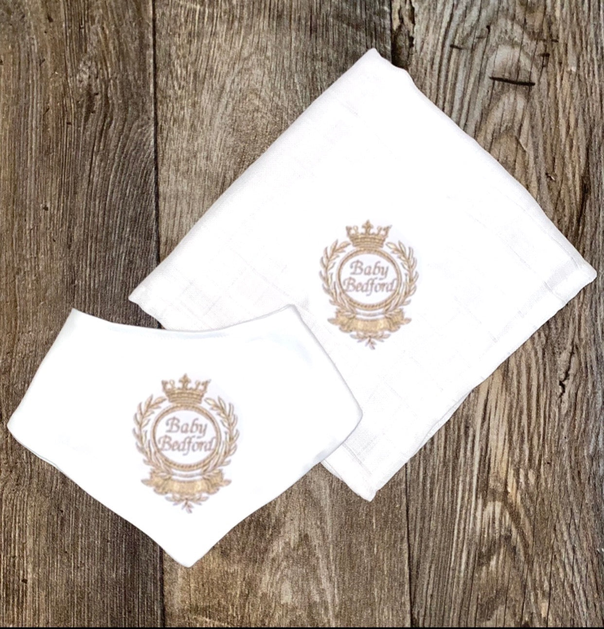 Crown Crest Bib & Muslin Set